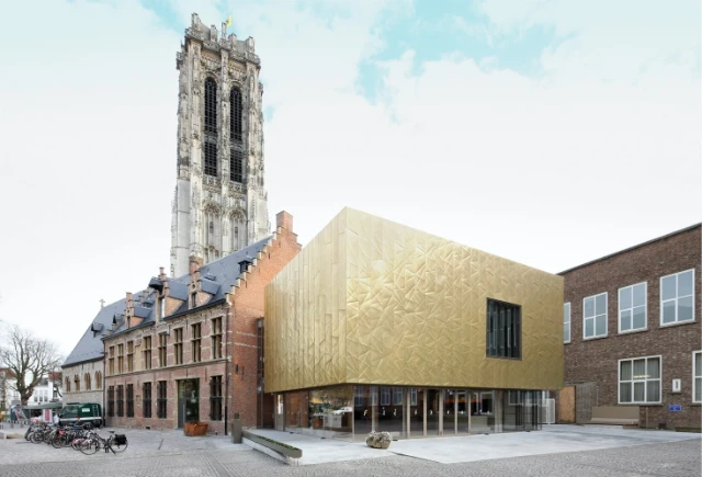 mechelen_moon_art_centre_front_facade_nordic_royal_copper_walls